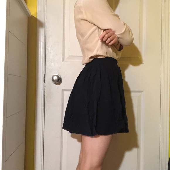 Flowy skirt. Do not wear on windy days! - Picture 3 of 5